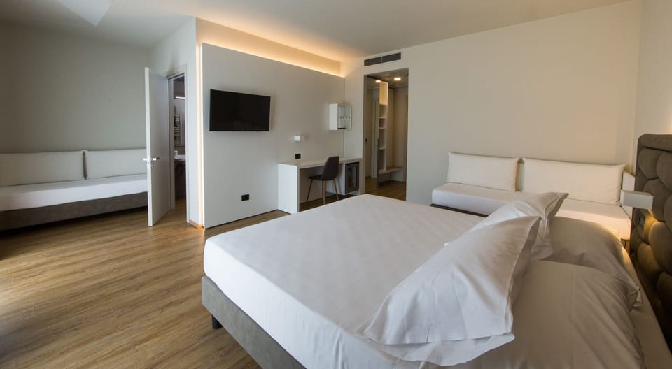 Deluxe Suite, Balcony, Garden View | Minibar, in-room safe, individually decorated, individually furnished