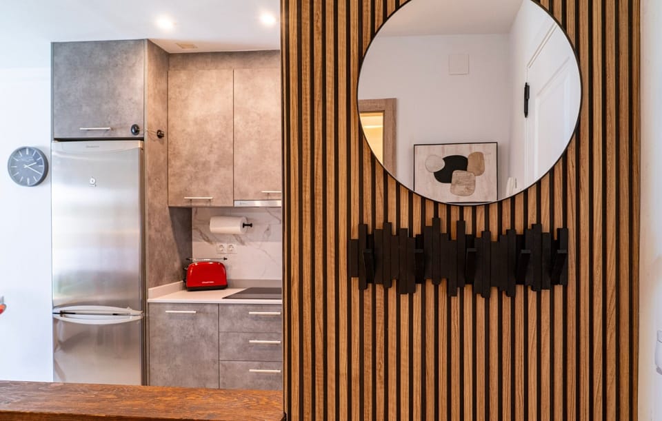 Kitchen & entrance