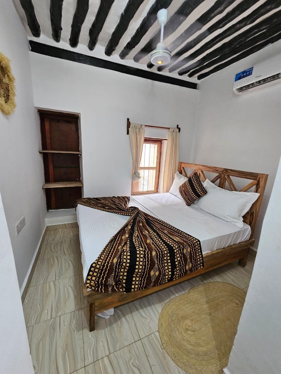 Double Room | Laptop workspace, iron/ironing board (on request), WiFi (free)