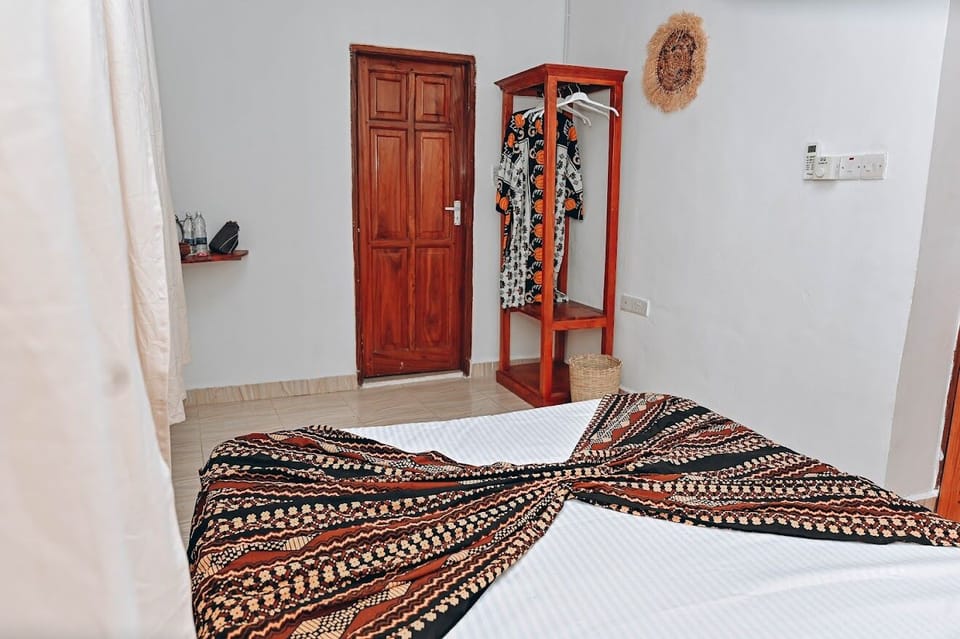 Double Room | Laptop workspace, iron/ironing board (on request), WiFi (free)