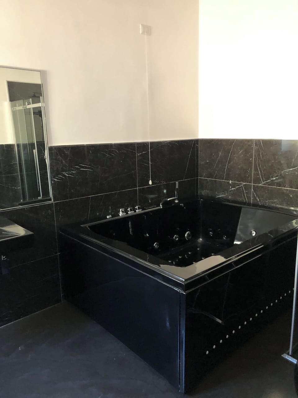 Luxury Studio Suite, Vineyard View | In-room safe