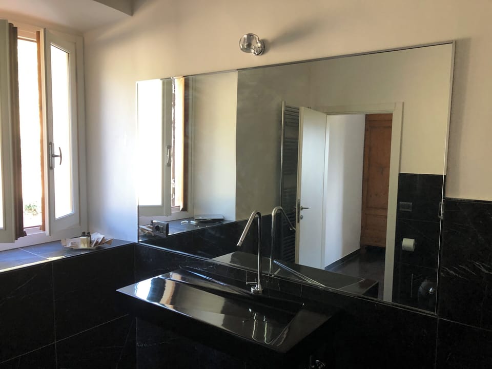 Luxury Studio Suite, Vineyard View | In-room safe