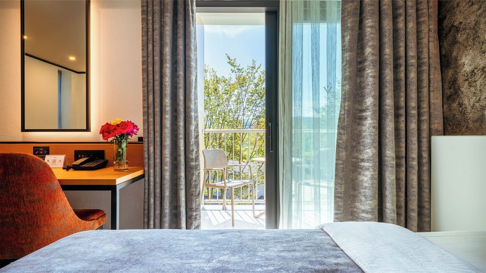 Corner Suite -Main Building | Premium bedding, in-room safe, soundproofing, free WiFi