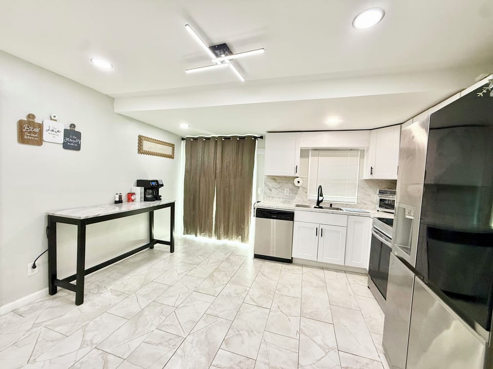 Kitchen Area (2)