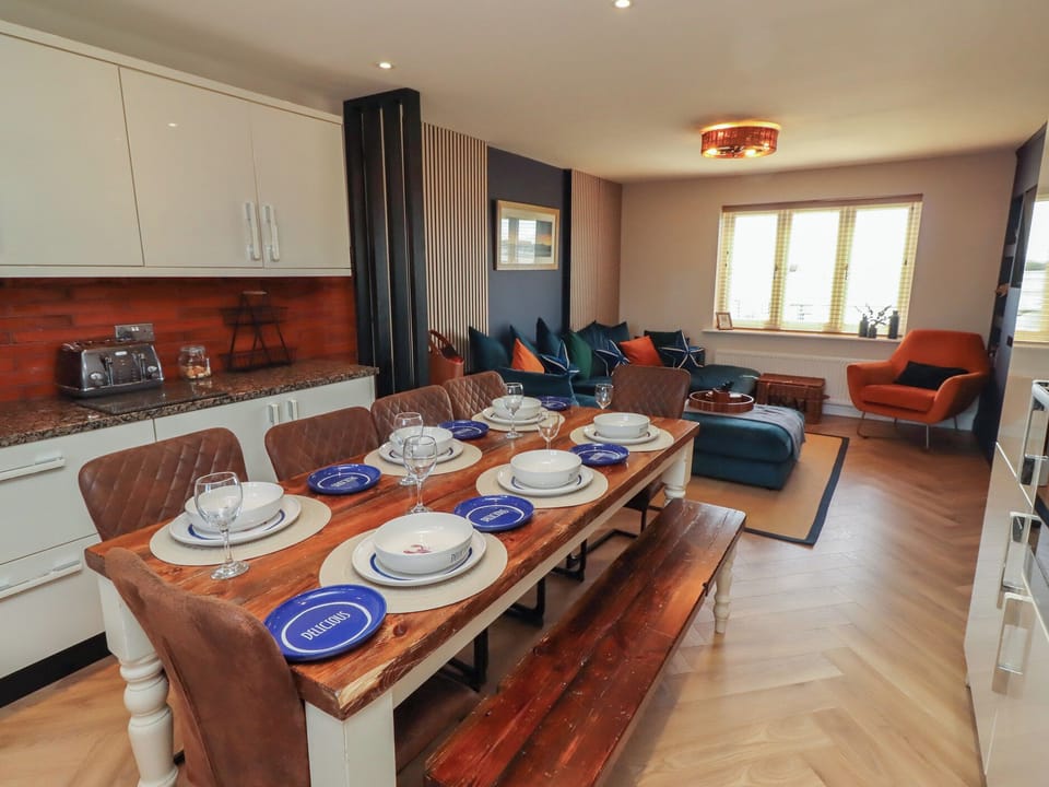 Cottage | Dining