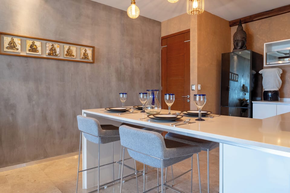 Luxury Apartment, Balcony, Garden View | Dining room