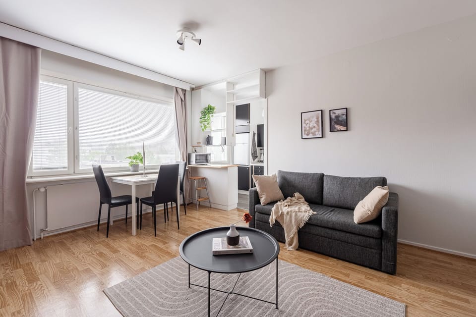 Apartment, Pets Allowed, City View | Living area | 40-inch flat-screen TV with cable channels