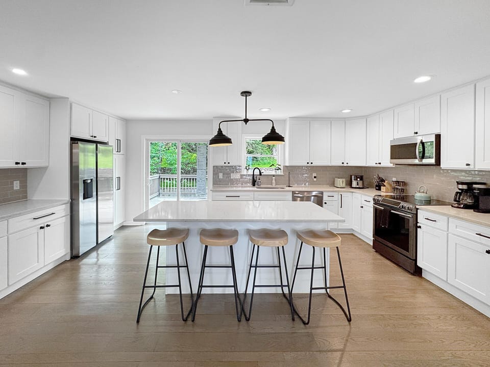 Large Gourmet kitchen with all you need to cook a great family meal