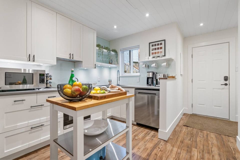Fully stocked kitchen with a handy island and modern appliances.