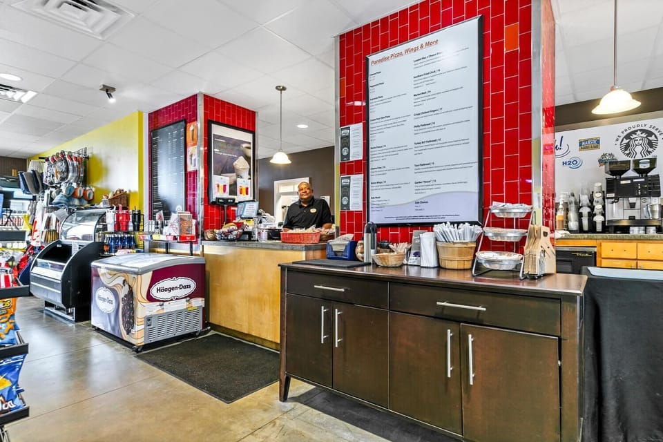 Studio, 1 King Bed (Majestic Beach Towers 1-1509) | Dining