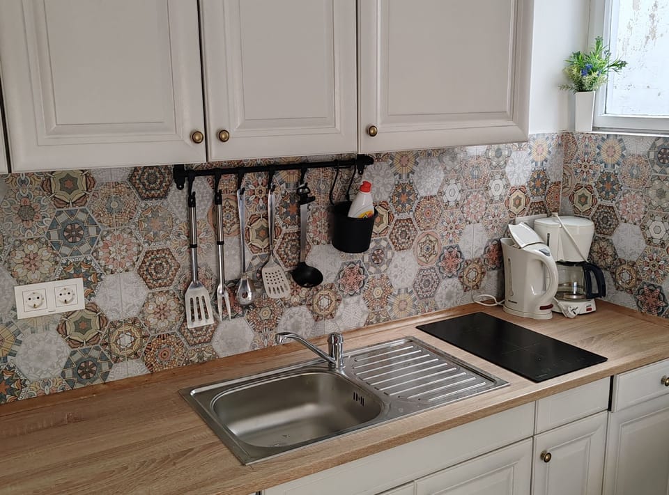 Studio (Studio Apartment with Balcony and Sea) | Private kitchen | Fridge