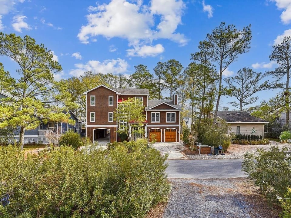 With its modern design and beautiful landscaping, this vacation home stands out as a stylish haven for up to 10 guests.