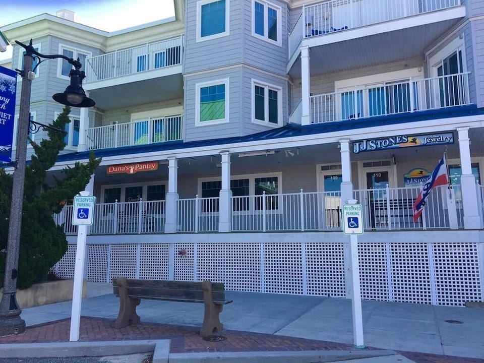 Located near quaint shops and restaurants, this charming condo offers convenient access to local amenities and parking.