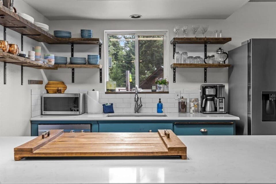 Kitchen equipped kitchen