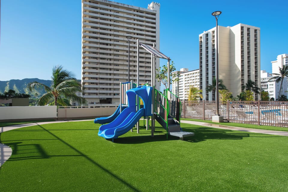 Waikiki Banyan Condo w/ King Bed & Parking, Near Beach Apartment in Honolulu
