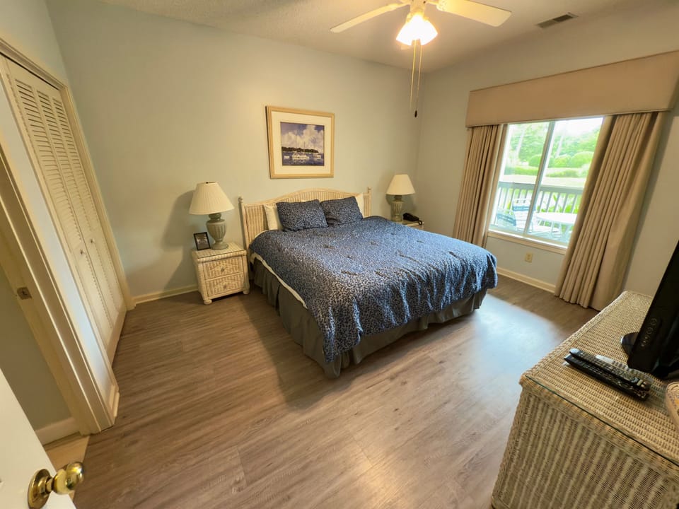 Queen in Main Bedroom