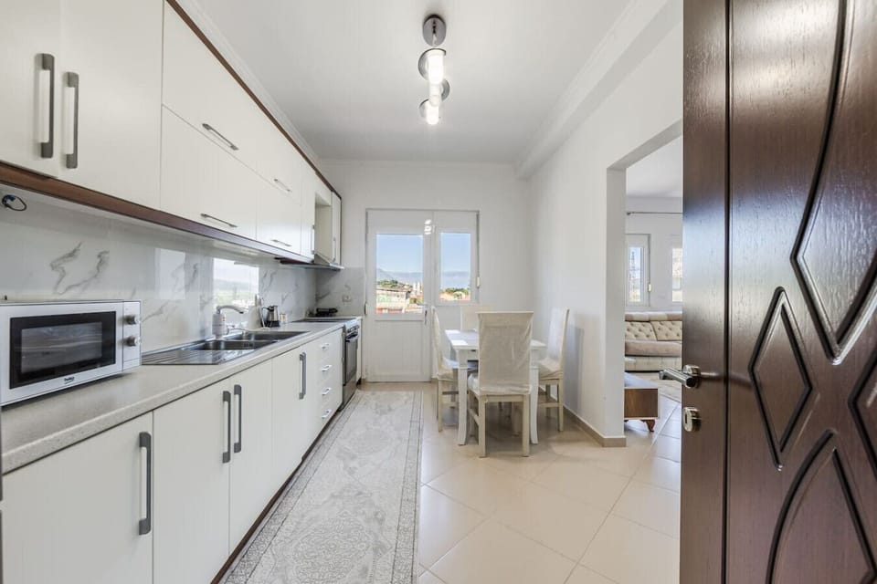 Fully-equipped kitchen