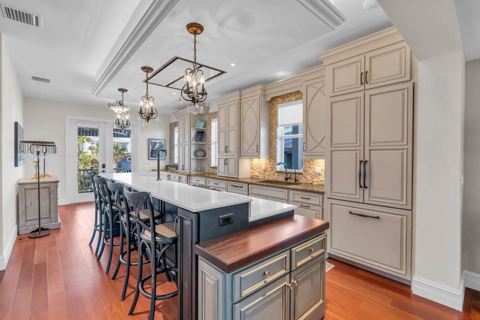Large kitchen island with seating for 4 people.