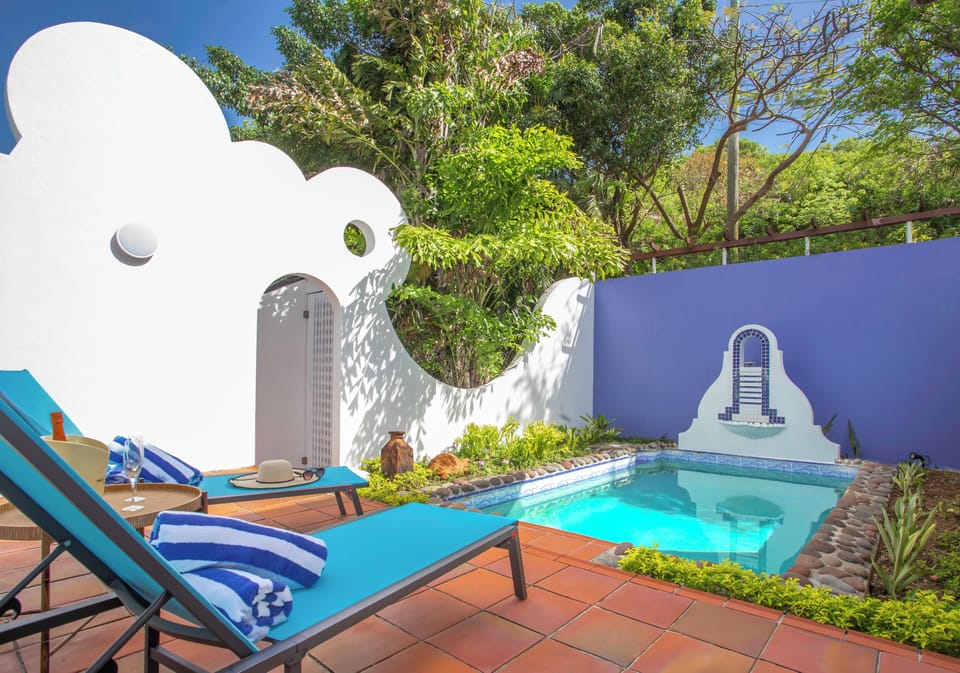 Private mini-pool