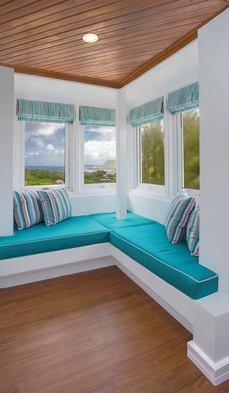 The bedroom features a lovely reading nook with beautiful seaviews.