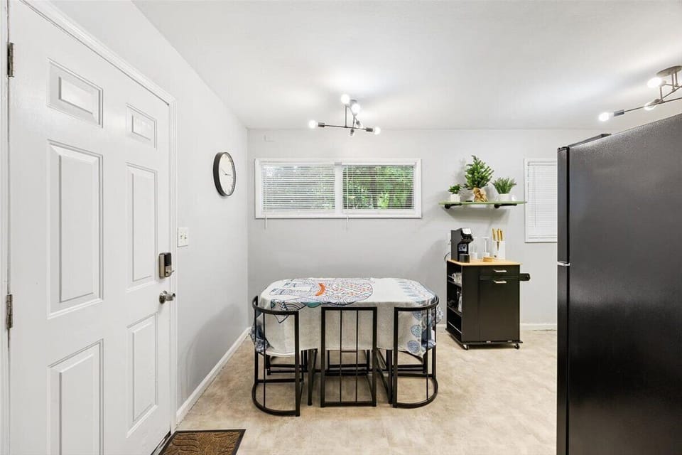 Dine-in kitchen (seats 6) includes K-cup coffee dispenser (bring your own K-cups/cream etc), mircowave, fridge, stove &amp; oven.