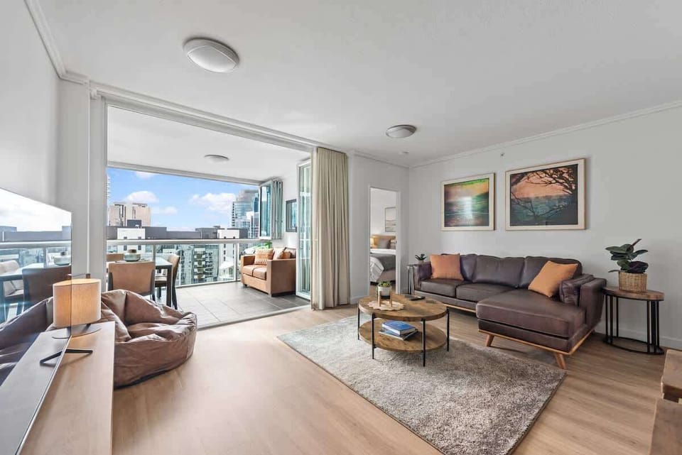 Super spacious, Ducted air-con, 55' Smart TV...