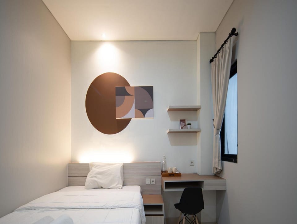 Desk, free WiFi, bed sheets