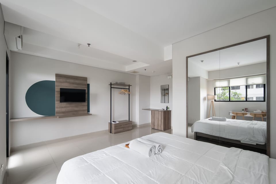 Premium Suite | Desk, laptop workspace, free WiFi, bed sheets