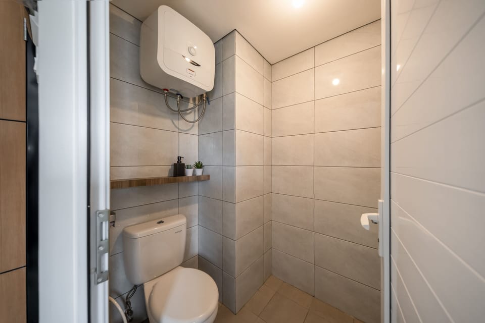 Premium Room | Bathroom | Free toiletries, towels, soap, shampoo