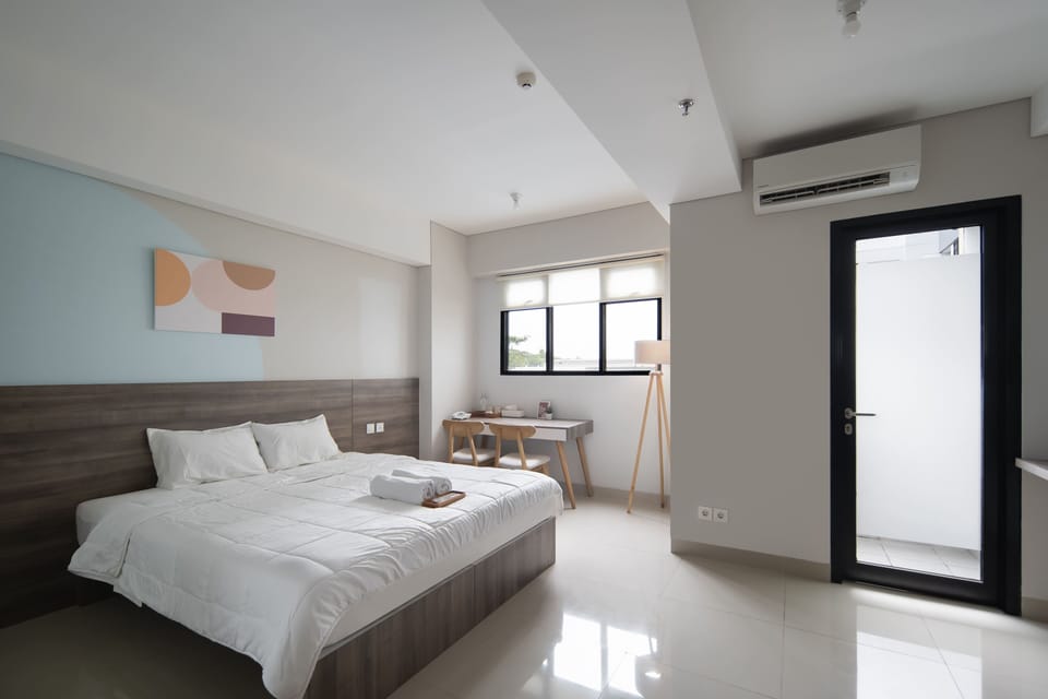 Premium Suite | Desk, laptop workspace, free WiFi, bed sheets