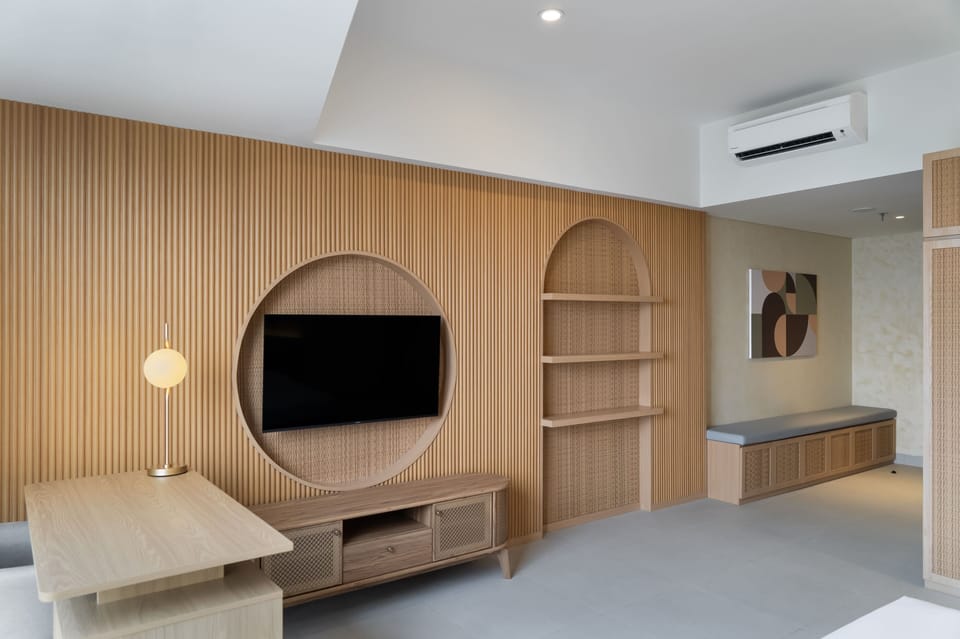 Apartment, 2 Queen Beds, Balcony | Desk, free WiFi, bed sheets