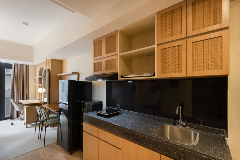 Deluxe Studio, Balcony | Private kitchen