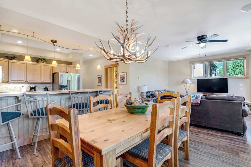 Dining area: 6-person dining table, connected to kitchen and living space