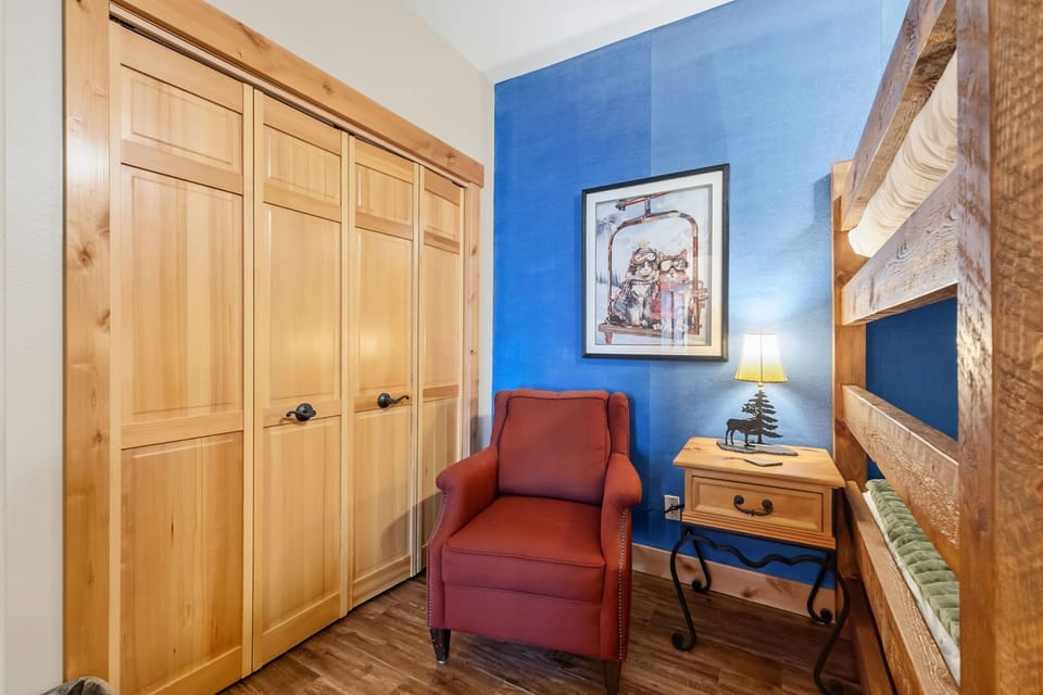 Bedroom 2: Queen bunk bed, main floor, closet, ceiling fan