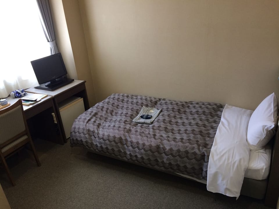 Desk, WiFi (free)