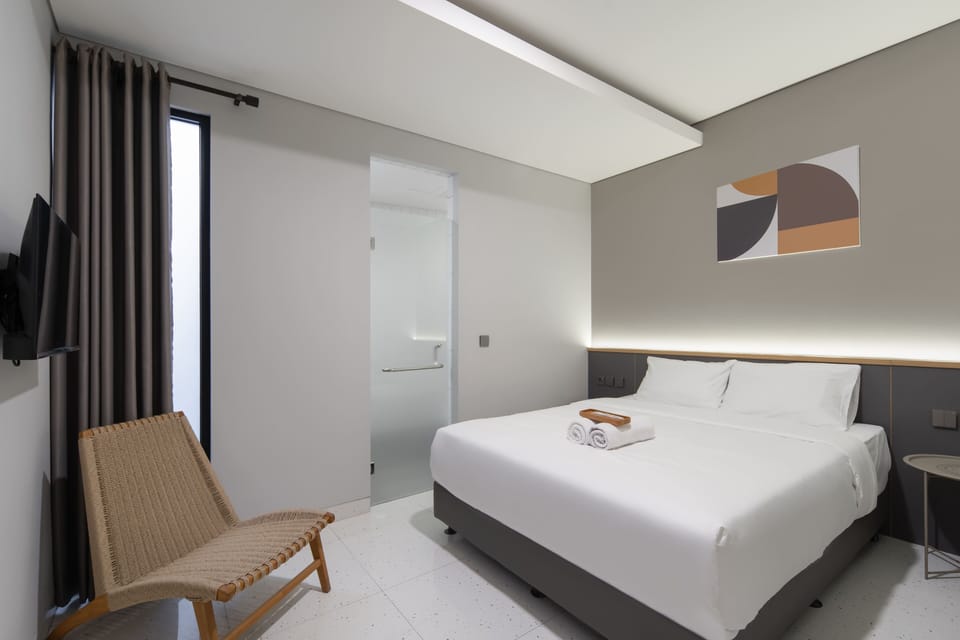 Deluxe Room | Desk, laptop workspace, free WiFi, bed sheets