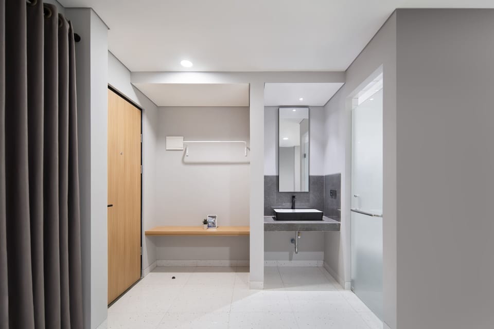 Suite | Bathroom | Towels, soap, shampoo, toilet paper