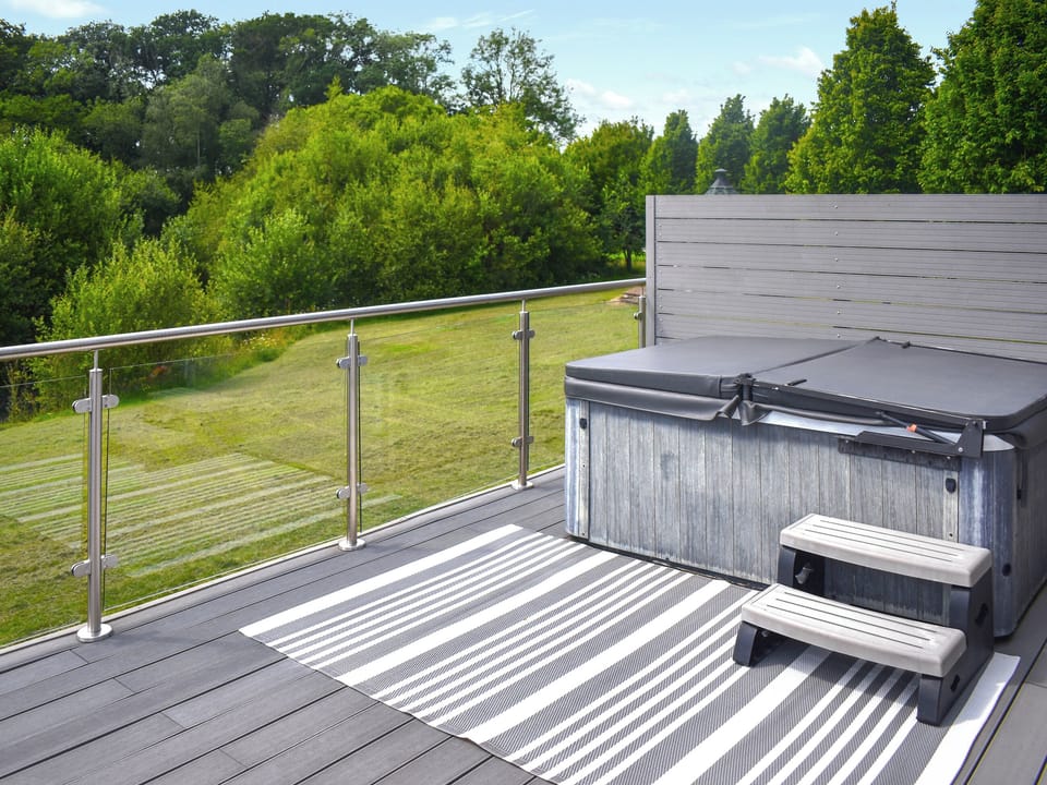 Hot tub | Oak Park One - Oak Park Lakes, Tiverton