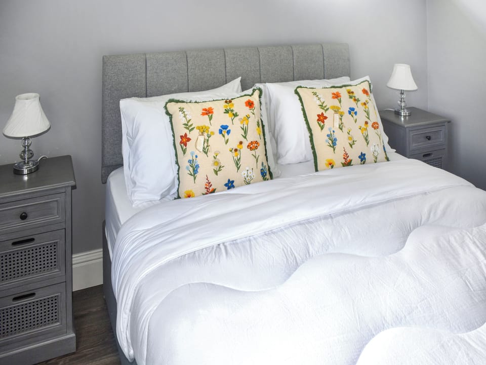 Double bedroom | Oak Park One - Oak Park Lakes, Tiverton