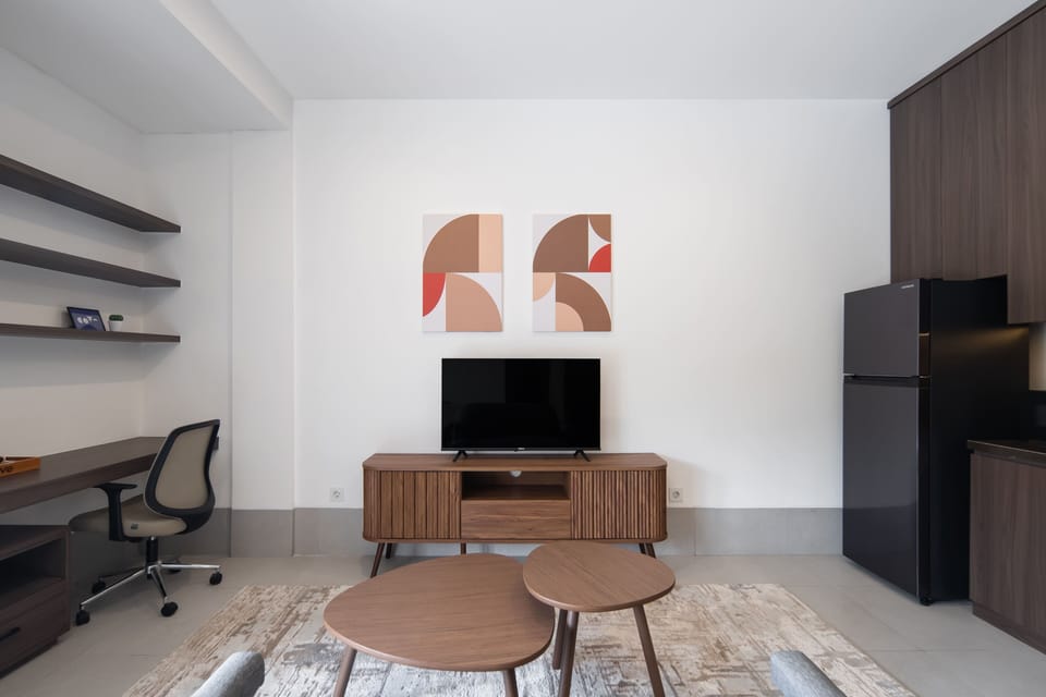 Deluxe Suite, 1 Bedroom, Balcony | Living area