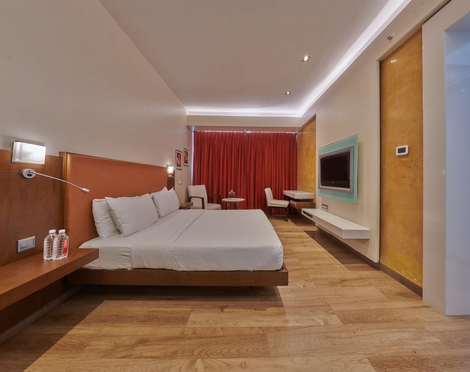 Club Room | In-room safe, desk, iron/ironing board, rollaway beds