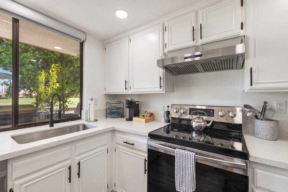Fully Stocked Kitchen With Everything you need