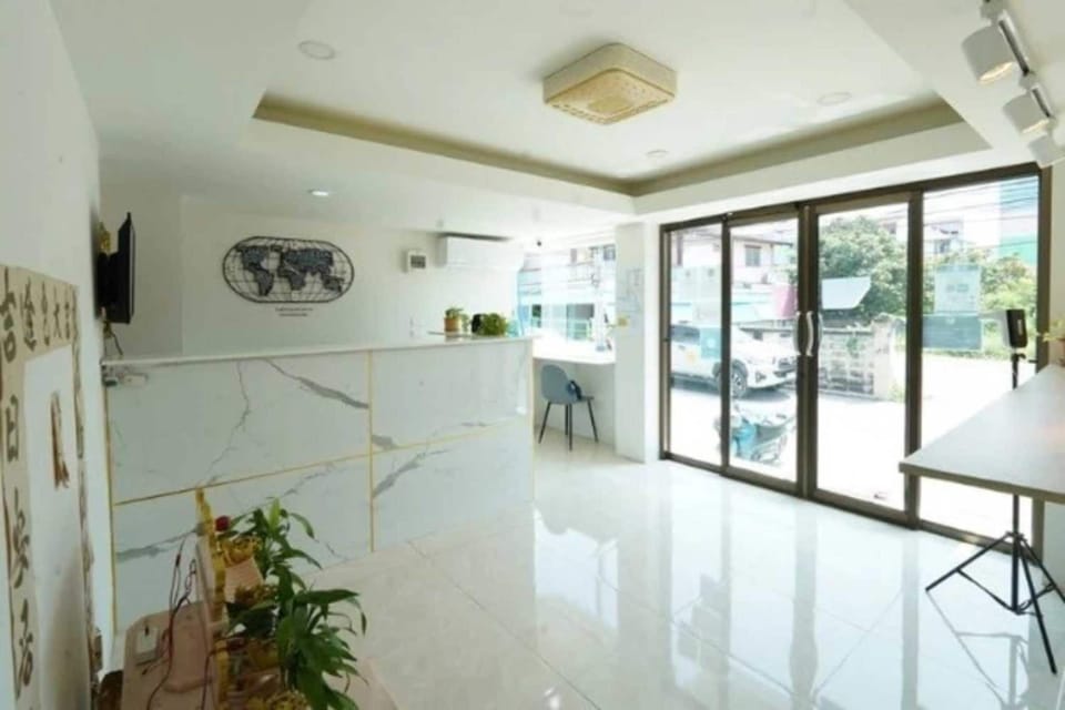 Entrance / Reception