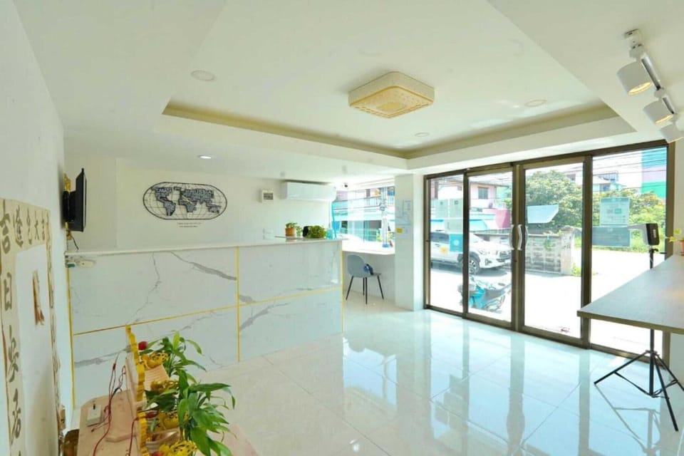 Entrance / Reception