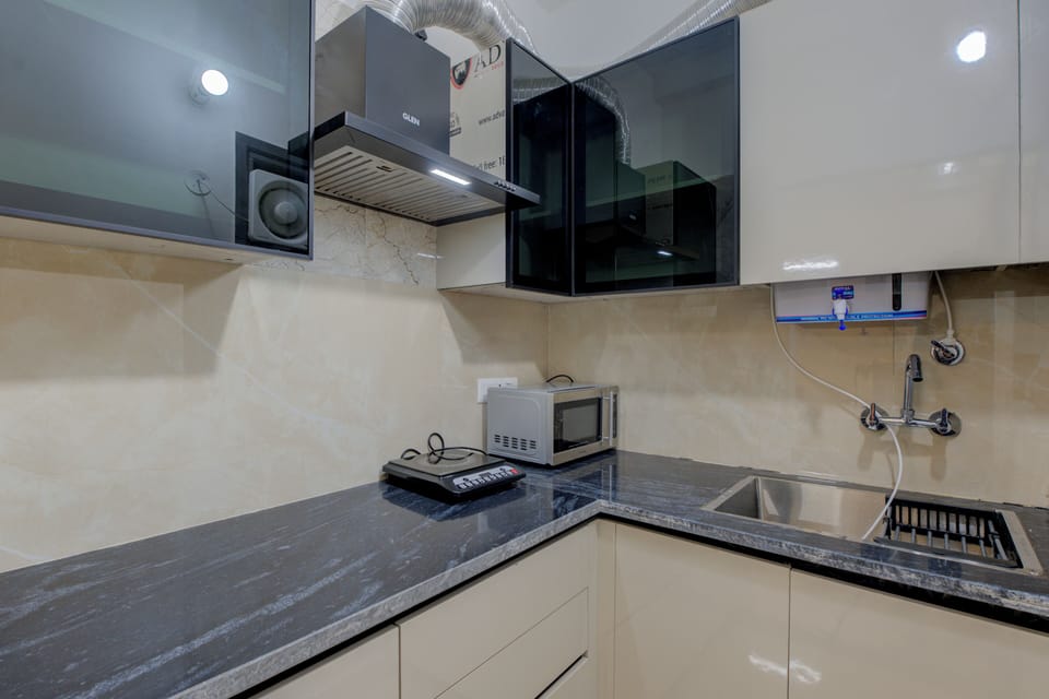Family Apartment, City View | Private kitchen | Fridge, microwave, cookware/dishes/utensils