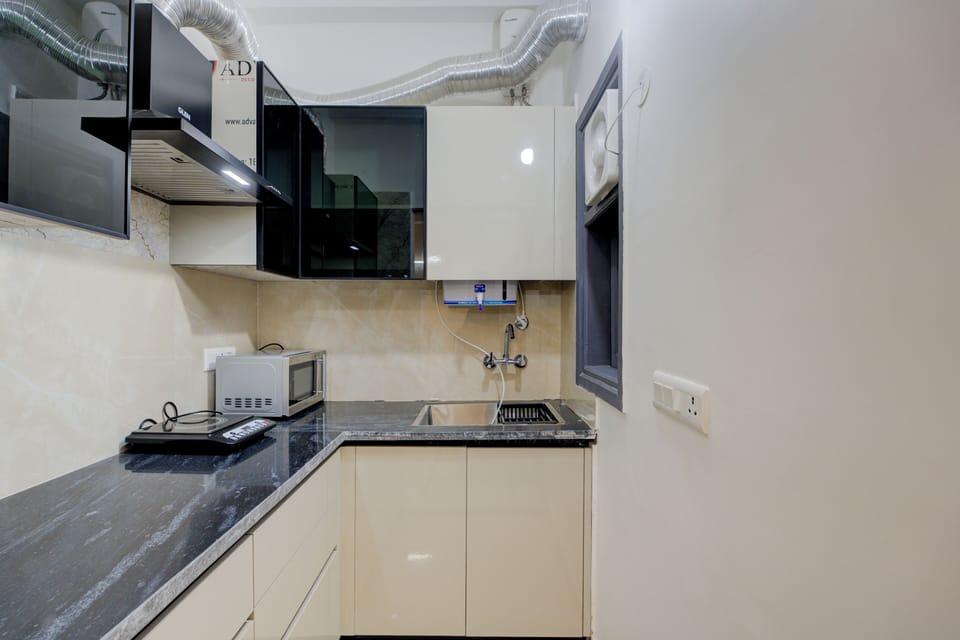 Family Apartment, City View | Private kitchen | Fridge, microwave, cookware/dishes/utensils
