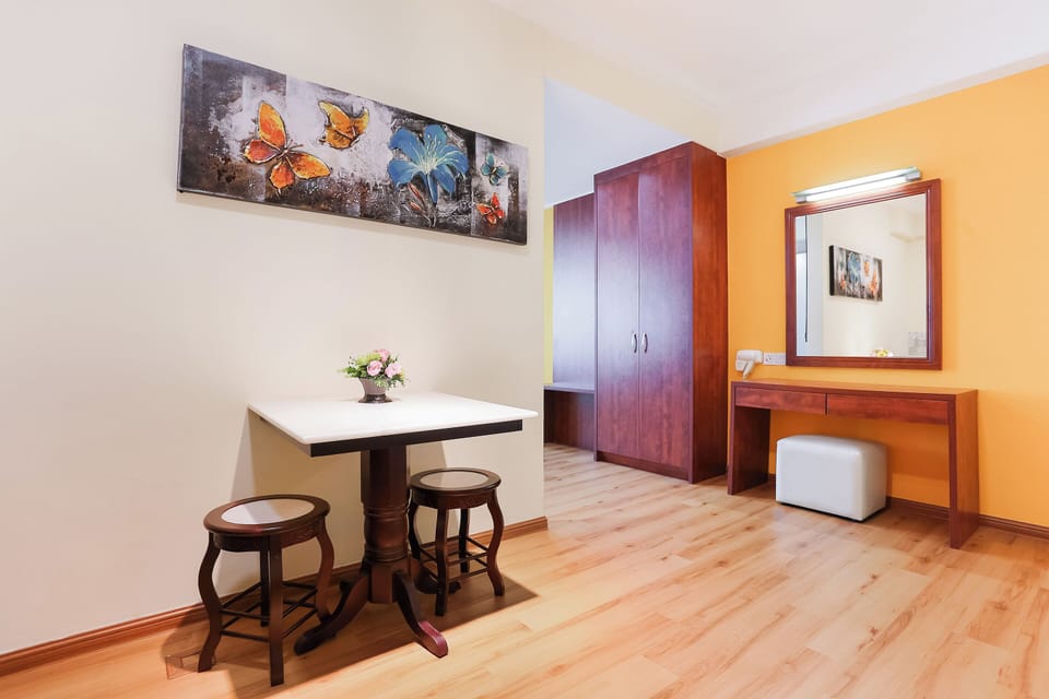 Premium Double Room, 1 King Bed | Desk, free WiFi, bed sheets