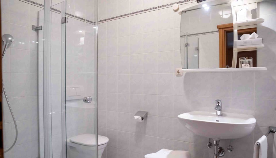 Single Room | Bathroom