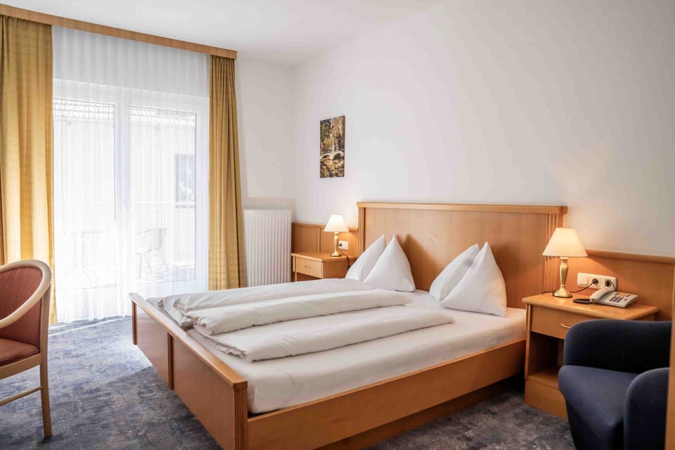 Double Room | WiFi (free), bed sheets