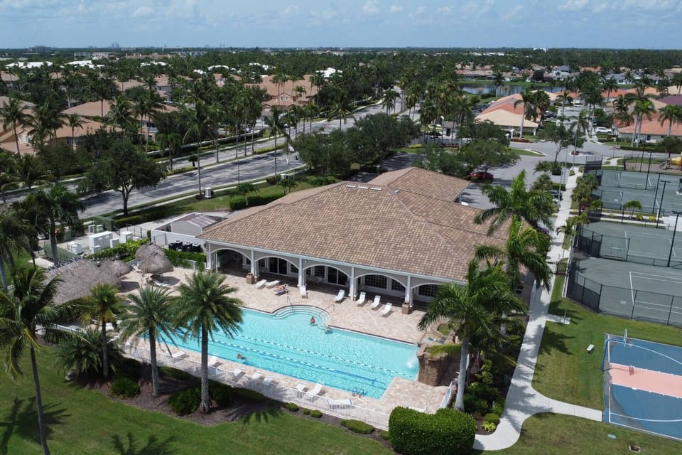 The community clubhouse offers 2 heated pools, a fitness center, social/gathering rooms, and multiple sports courts for your enjoyment.